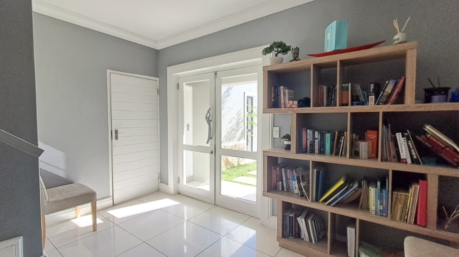To Let 4 Bedroom Property for Rent in Avalon Estate Western Cape